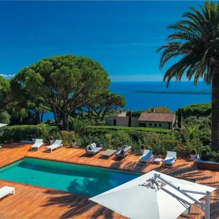 Hauteur De Cannes 700 M2 Luxueuse Et Raffinee