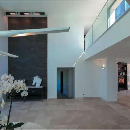 Hauteur De Cannes 700 M2 Luxueuse Et Raffinee *