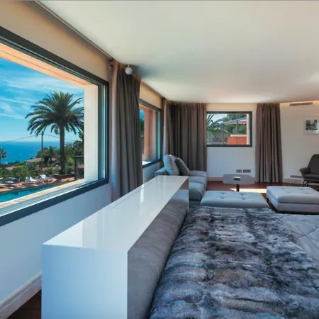 Hauteur De Cannes 700 M2 Luxueuse Et Raffinee *